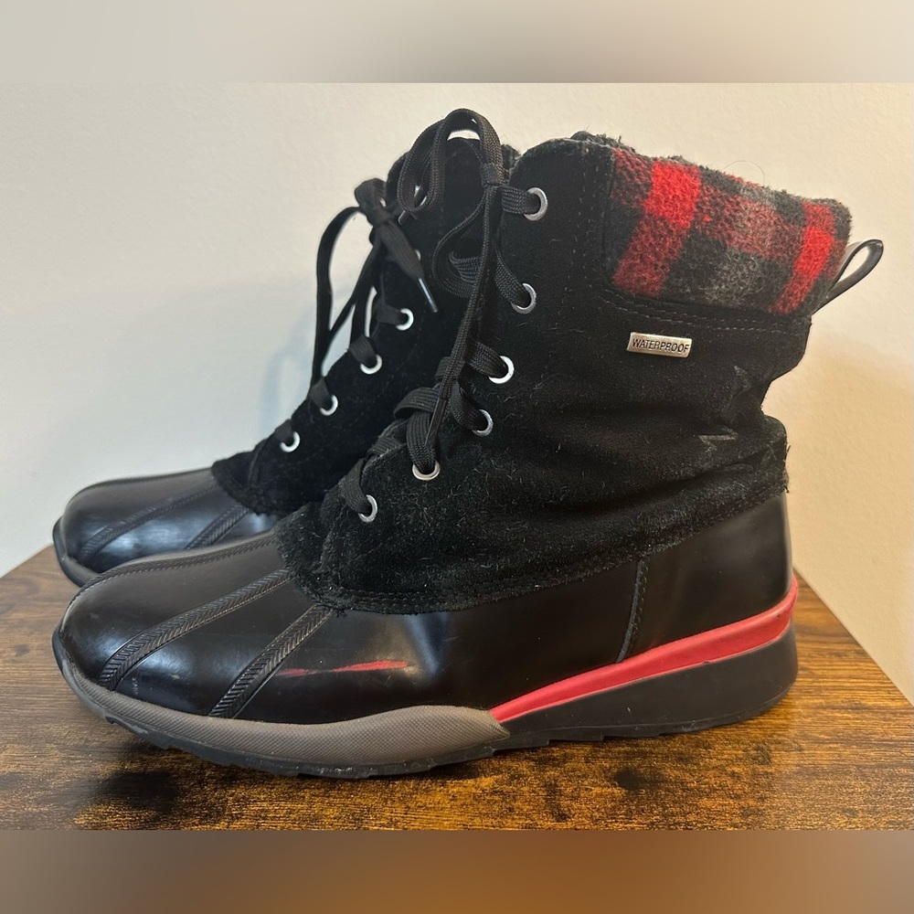 Cougar Women’s Black Red Plaid Totem Insulated Waterproof Boots Size 7